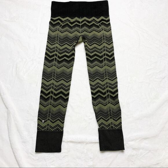 LULULEMON Ebb To Street Pant Fatigue Green Chevron size 6 - Picture 6 of 13